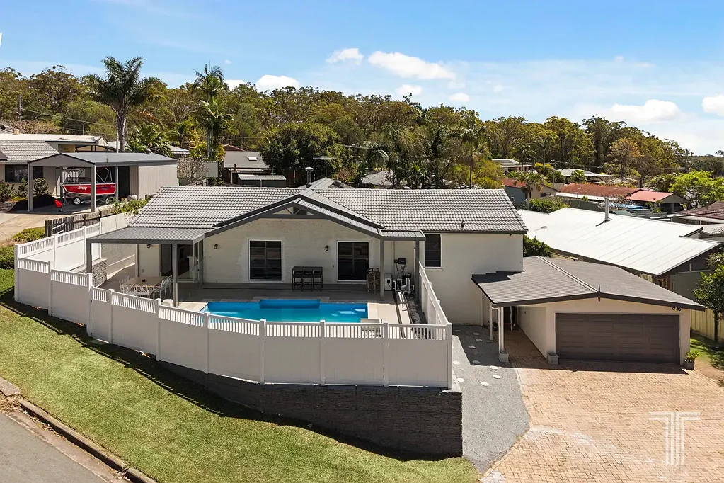 Wellington Point 5ਬੈੱਡਰੂਮ Timeless Character Meets Contemporary Comfort