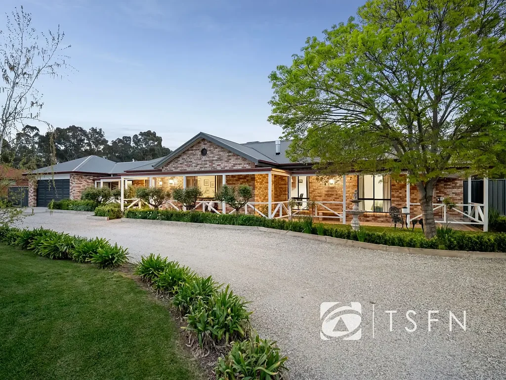 Strathfieldsaye 6ਬੈੱਡਰੂਮ Refined Luxury and Resort-Style Living on Just Over an Acre