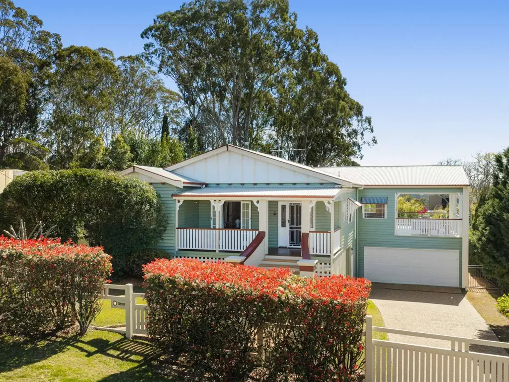 Prince Henry Heights 5房 优越地段，特色与魅力兼具，坐拥山景！ Character & Charm in a Coveted Position, with Range Views!