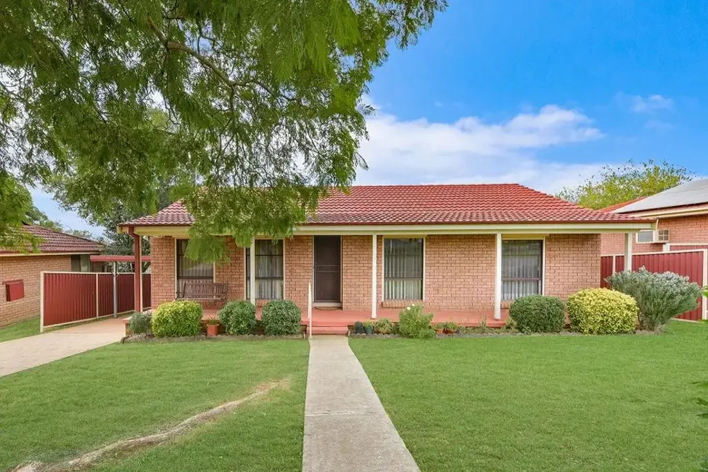 Comfortable Family Living in a Convenient Location!