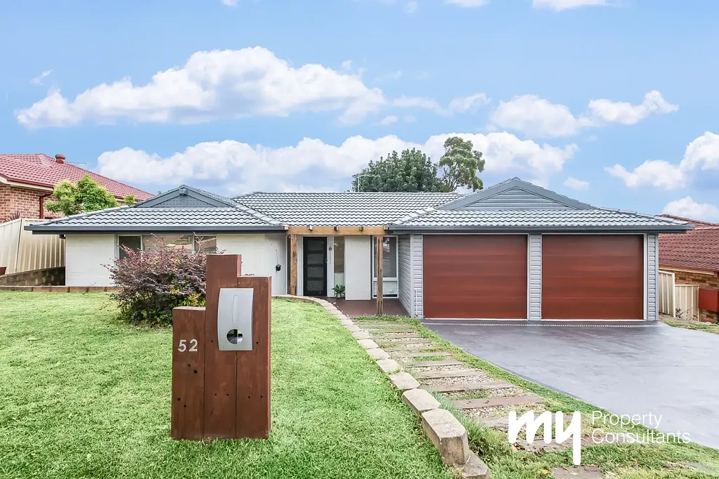 Narellan Vale 4房 现代风格装修 明亮开放式空间 巨大带顶露台 抬高景观 宽敞600sqm地块 开阔后院 春农场村近便 Light-Filled Renovated Living - Ready To Entertain On 600sqm