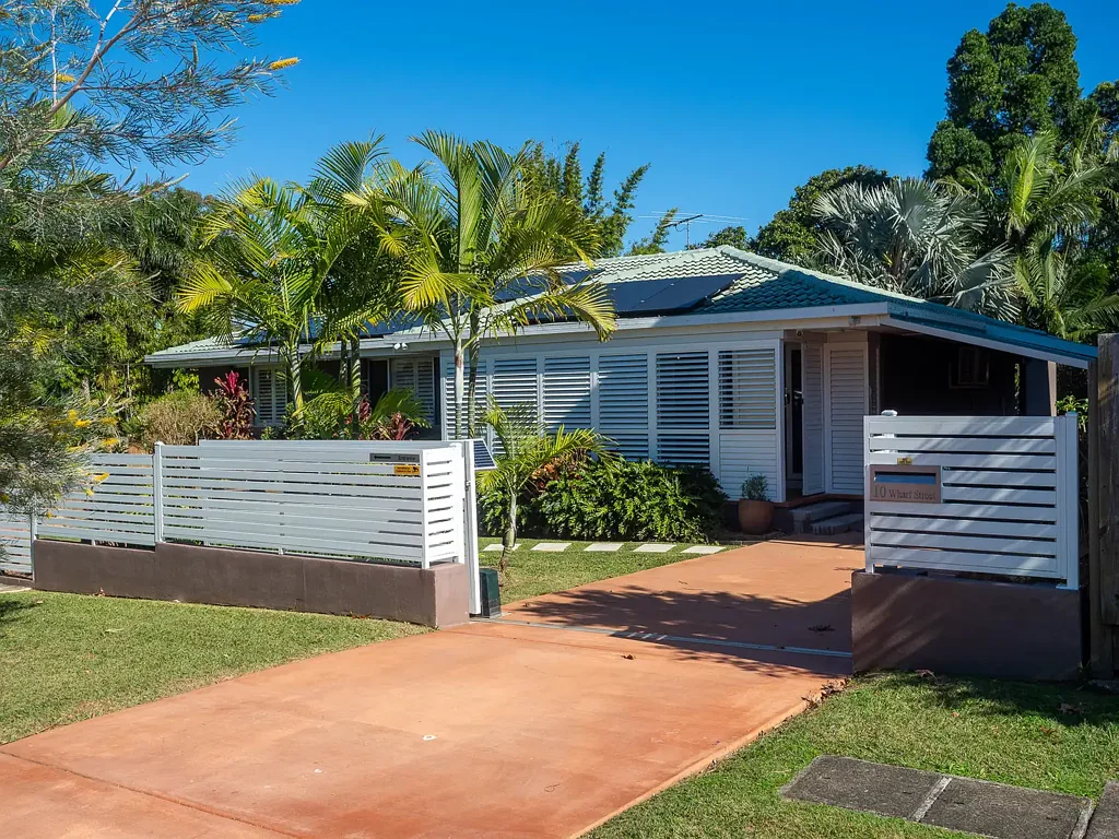 Woody Point 3 Bedroom Renovated coastal gem in Prime Bayside Location