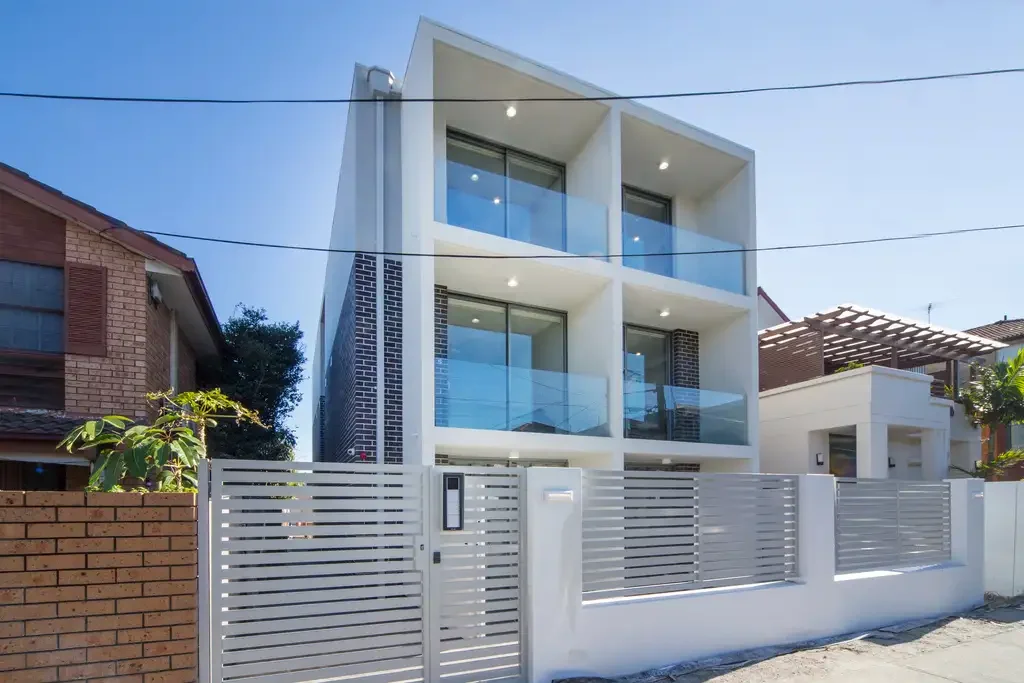 "FULLY FURNISHED STUDIO MINUTES WALK TO UNSW"