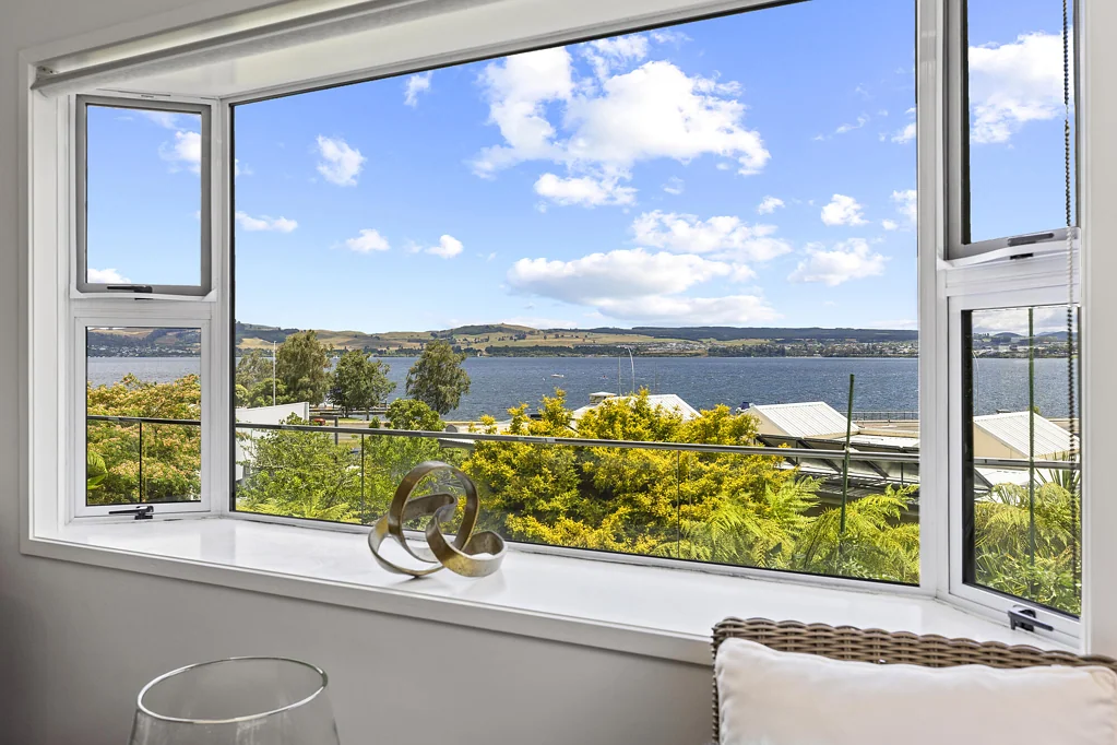 Taupo 5ห้องนอน Elevated Two Mile Bay Lake Living
