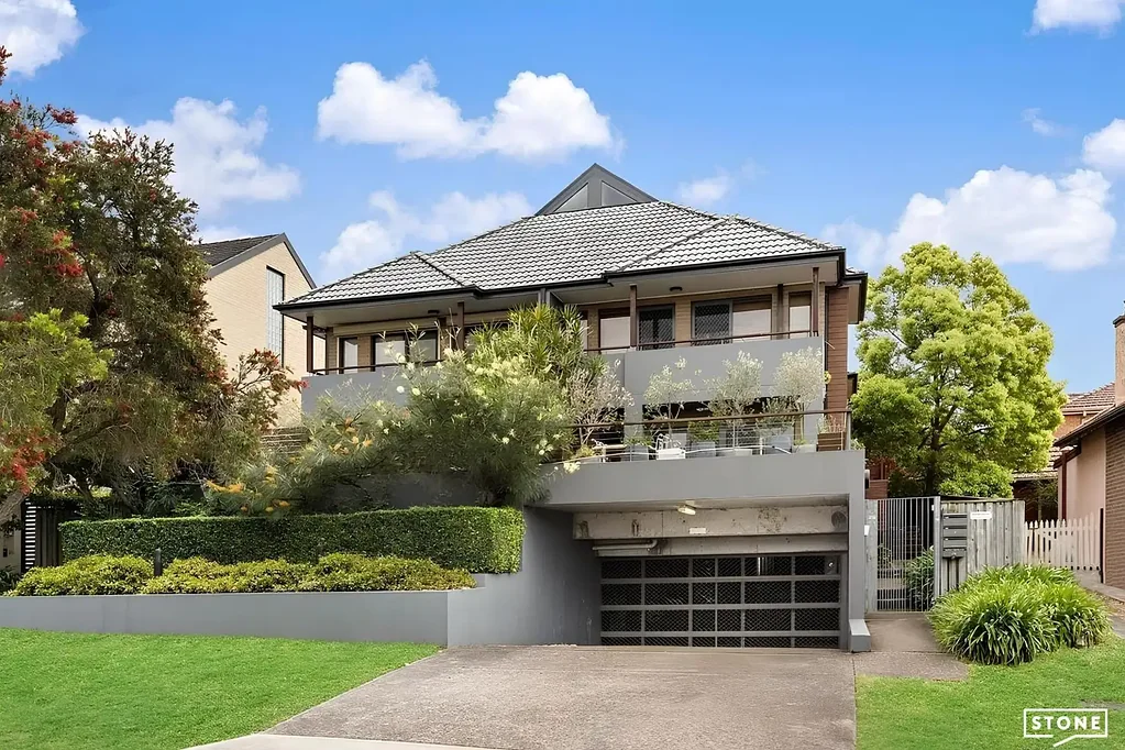 North Parramatta 3房 采光充足的现代联排别墅，带宽敞庭院 Light-Filled Contemporary Townhouse with Exceptional Courtyard