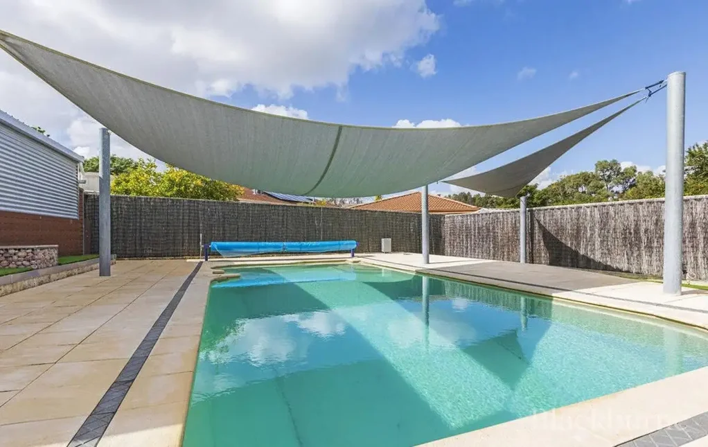 Family Home with Sparkling Pool with Pool Maintenance Included