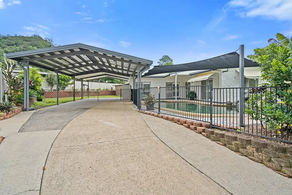 15 Garland Close, Kanimbla, QLD 4870