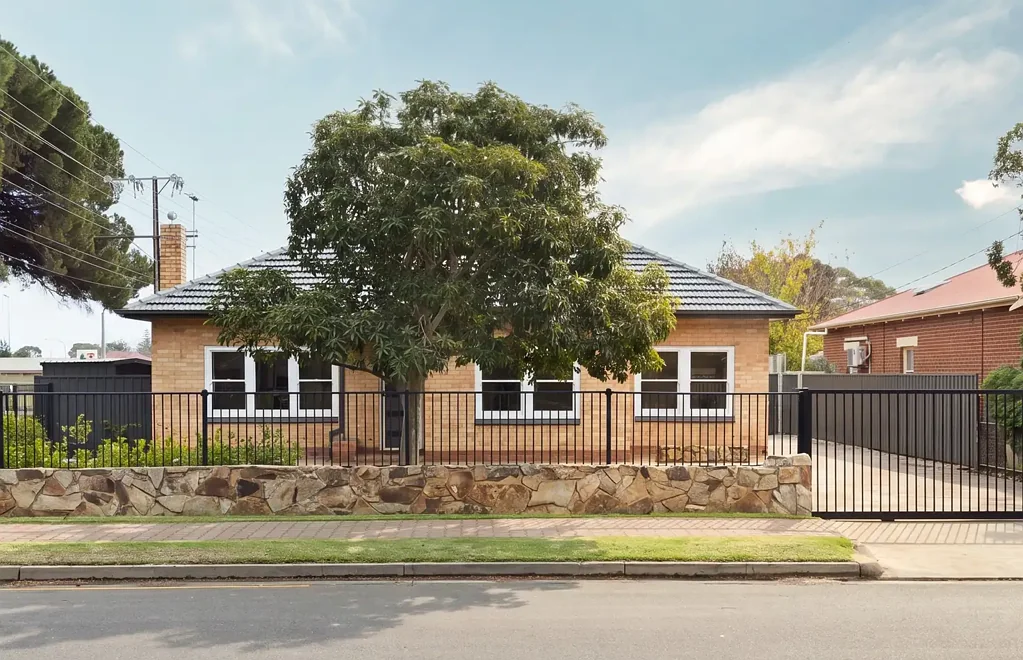 Hove 3Kwarto Find home: where beachside living meets everyday convenience