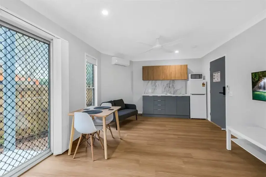 NEAR NEW STUDIO UNIT IN DEAGON - ENTRY VIA SILVAN ROAD