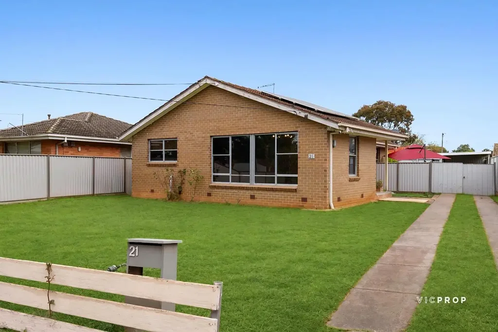 Sunshine West 3બેડરૂમ A Welcoming Family Home With Space To Grow