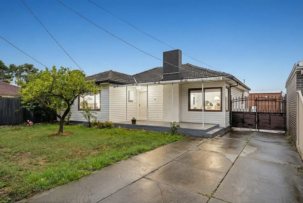 Altona North 3Habitaciones Exceptional Family Home & Development Opportunity on 697sqm