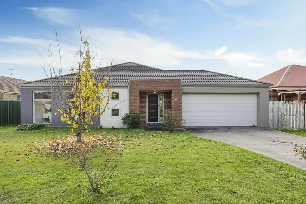 Ballan 4房  A Large Family Home Set In The Popular Township Of Ballan.