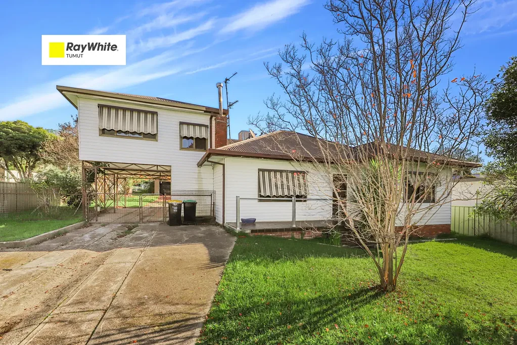 Tumut 5房  Enjoy the space with large home and generous yard.
