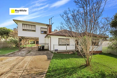 Tumut 5房  Enjoy the space with large home and generous yard.