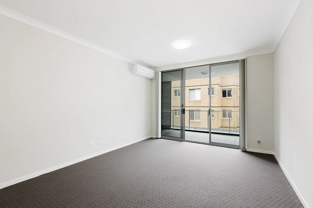 1 bedroom apartment + parking