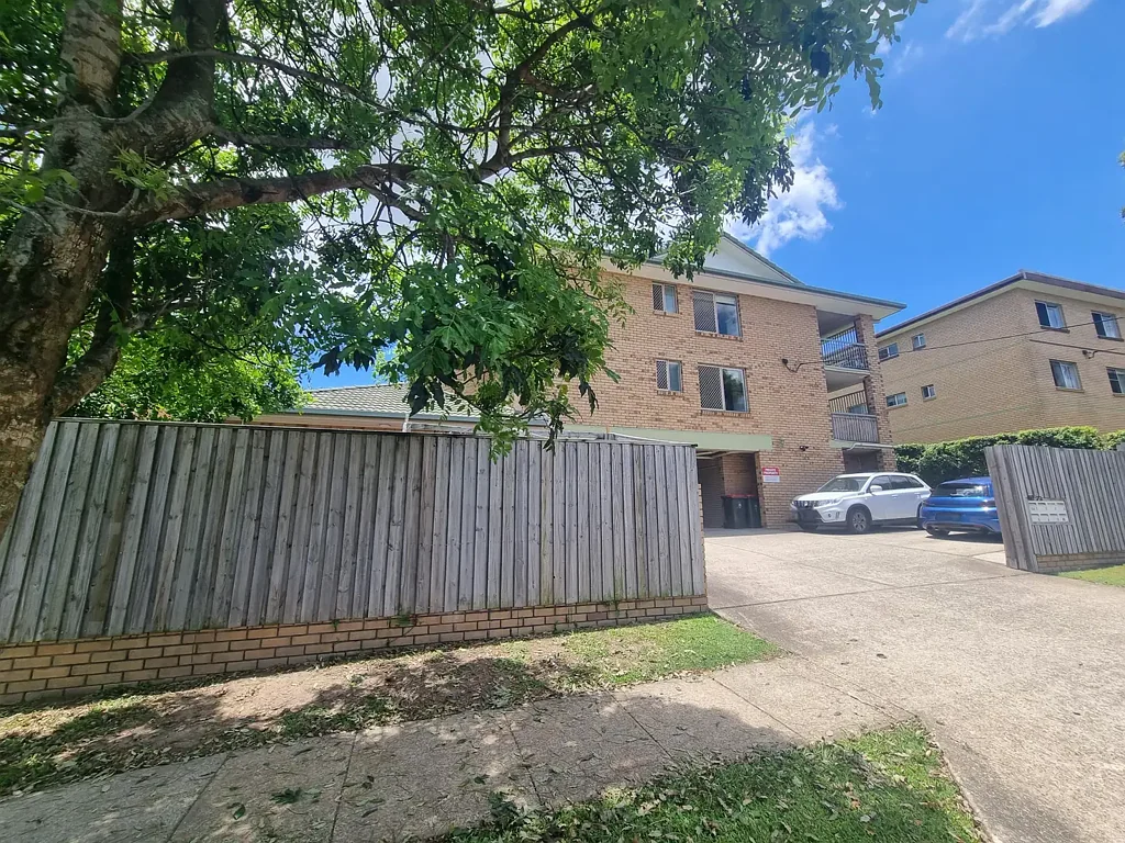 Modern & Low-Maintenance Living in a Prime Location