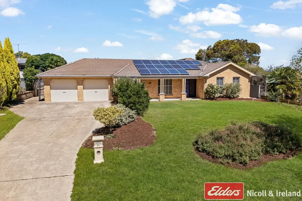 Kelso 5 Bedroom 5 BEDROOMS WITH A POOL IN "TRINITY HEIGHTS"