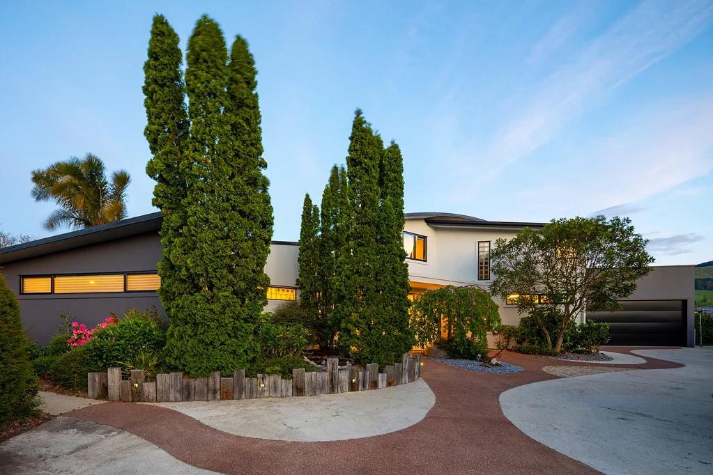 Richmond 4 Bedroom Luxe Living with Gosney Flair!