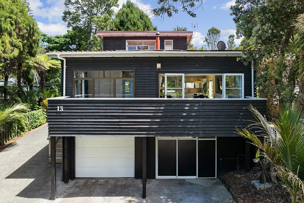 13 Hollywood Avenue, Titirangi, Waitakere City, Auckland
