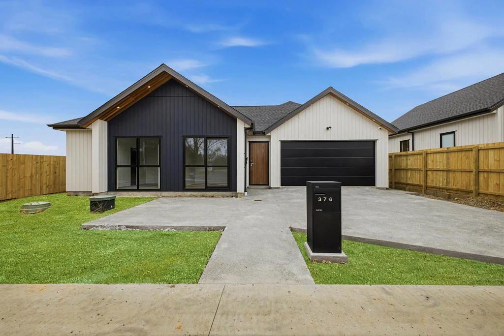 Karaka 5房  "Karaka Village" - Designed for comfort & style