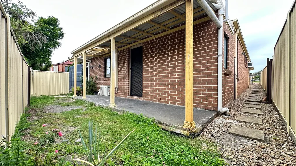 Great 1 bedroom granny flat in great Minto Location !!