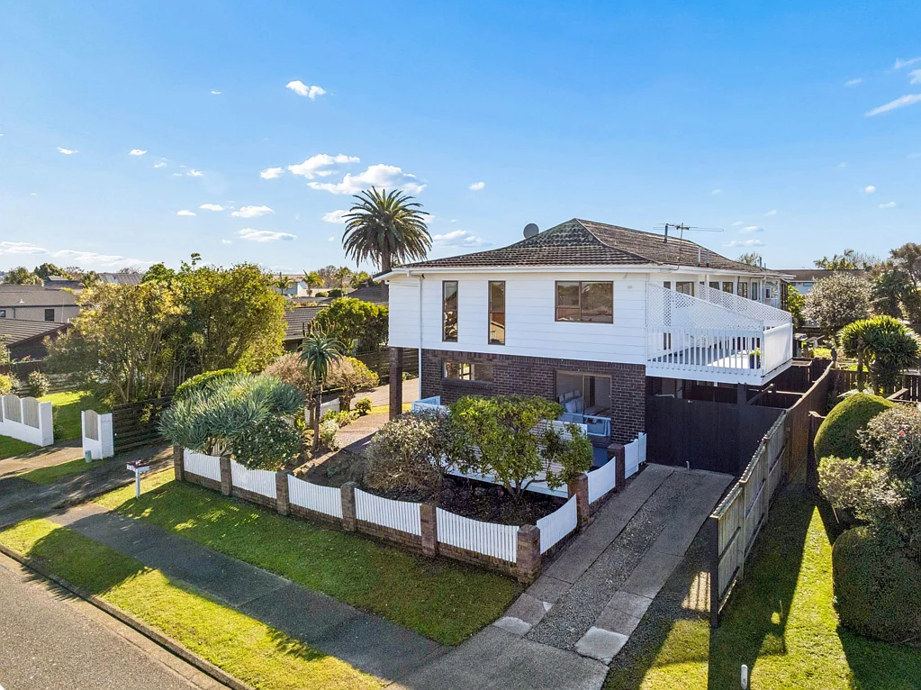 13A Bramley Drive, Farm Cove, Manukau City, Auckland