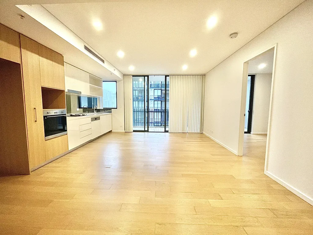 Luxury 1 Bed+Study Area!