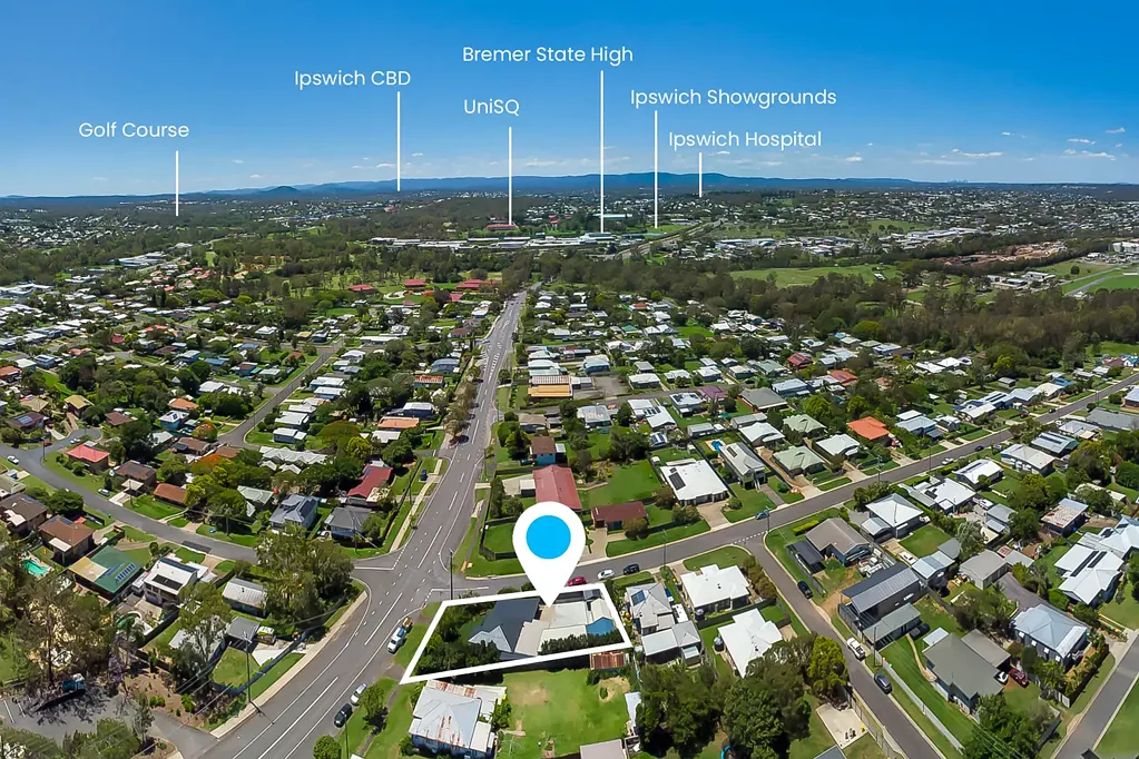 Churchill 2房 784平米街角地块 大型多功能房间 翻新厨房 现代空调公寓 至少10车位 THE ULTIMATE HOME FOR AN ABUNDANCE OF VEHICLES ALONG WITH A  GUEST RETREAT