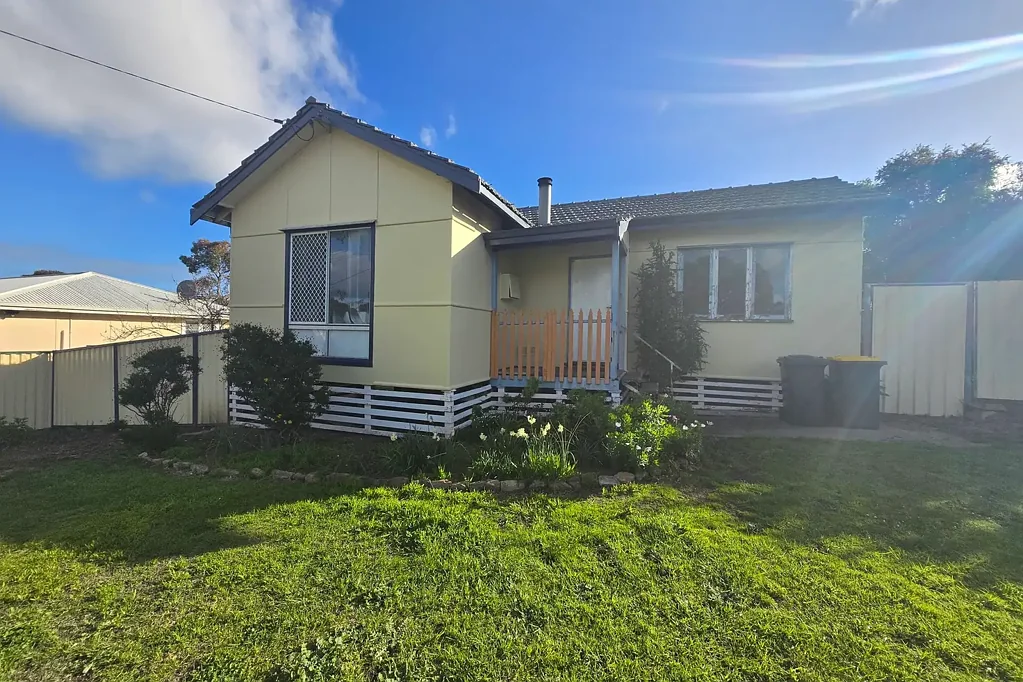 16 Honner Street, Kojonup, WA 6395