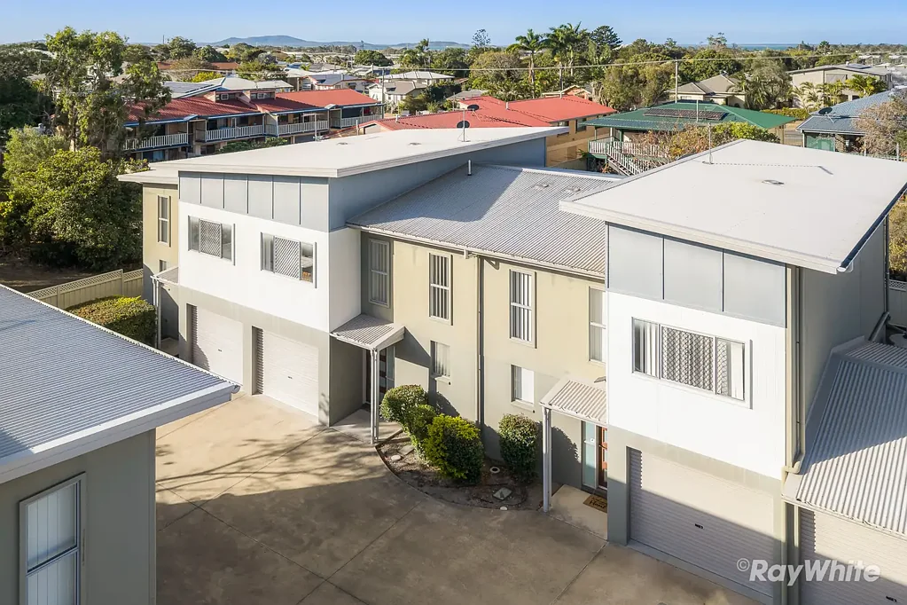 South Gladstone 3Phòng ngủ SPACIOUS, LOW-MAINTENANCE TOWNHOUSE WITH ROOM TO MOVE!