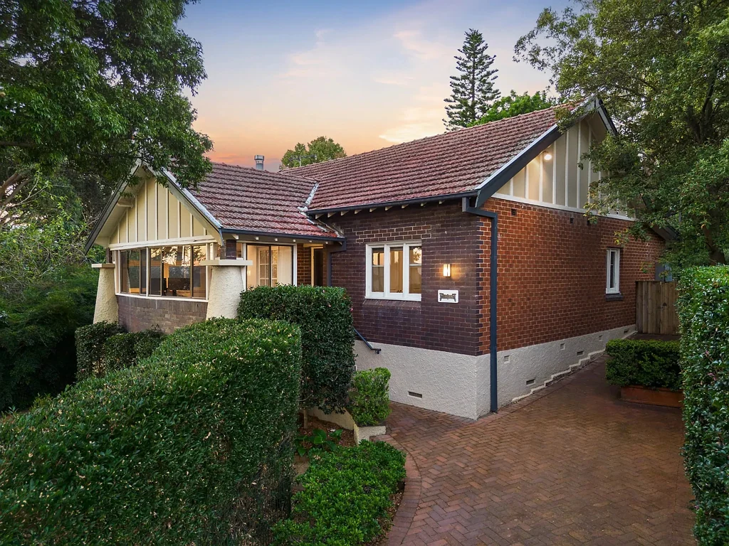Gladesville 3Kwarto Timeless Family Charm with Dual Street Frontage (Access from Osgathorpe Street Gladesville)