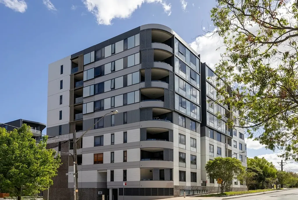 Contemporary Two-Bedrom Apartment in Prime Location
