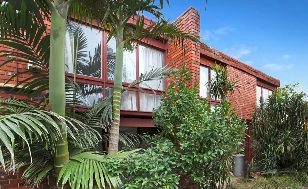 Convenient Living in a Prime Sunshine Location