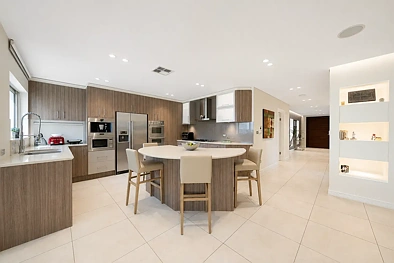 5 Shellcote Road, Greenacre, NSW 2190, 5房, 3浴, House