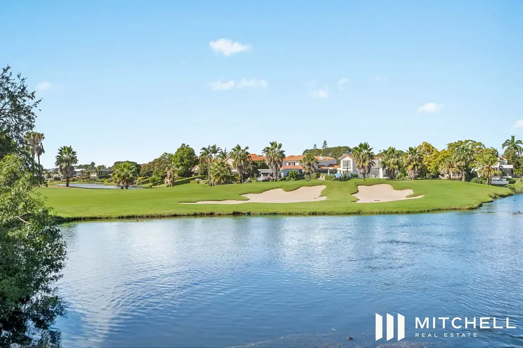 Hope Island 2غرفة نوم Renovation Opportunity – Entry-Level Buying in Sanctuary Cove