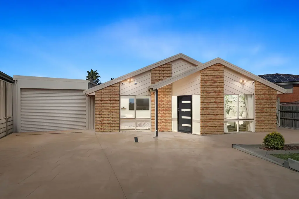 Meadow Heights 3房 优越地段，宽敞土地，无限潜力 Prime Location, Generous Land and Endless Potential