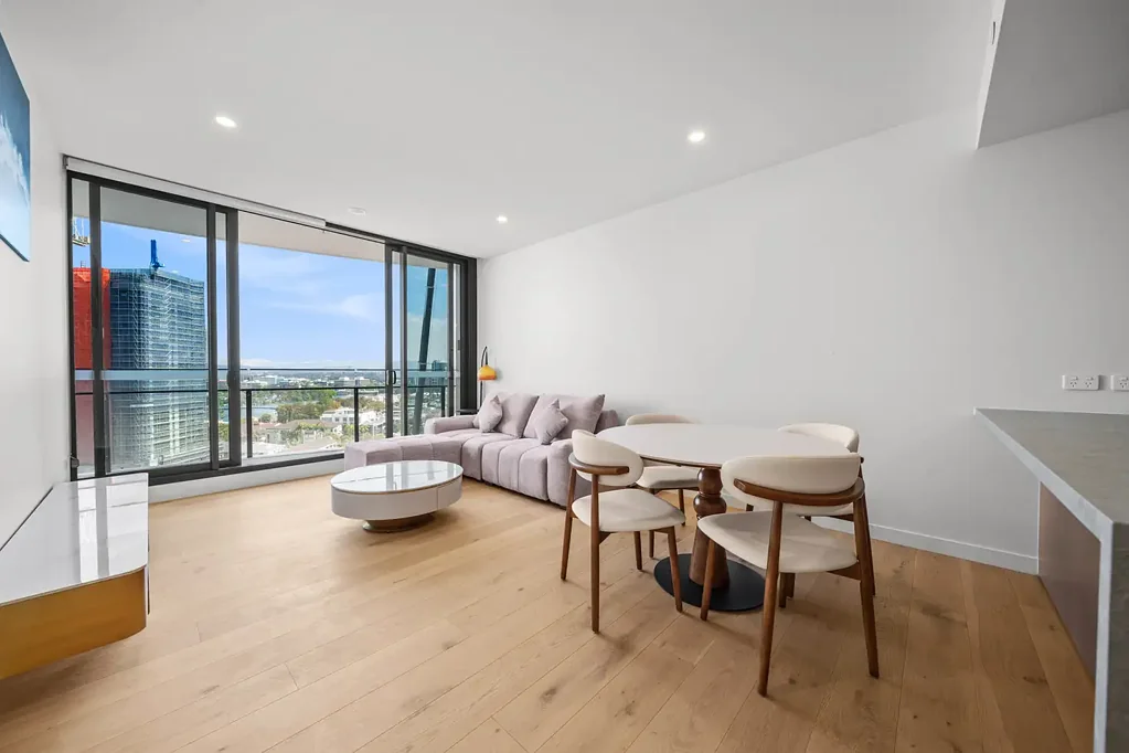 Surfers Paradise 1Zimmer River, Hinterland & Skyline Views | Dual Balcony Access