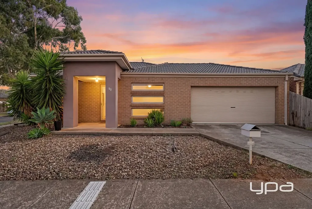 Melton South 3房 Melton South便捷居所 三卧一书房 开放式布局 宽敞厨房 双车库 优渥配套 FLEXIBLE FAMILY LIVING IN A PRIME MELTON SOUTH LOCATION!
