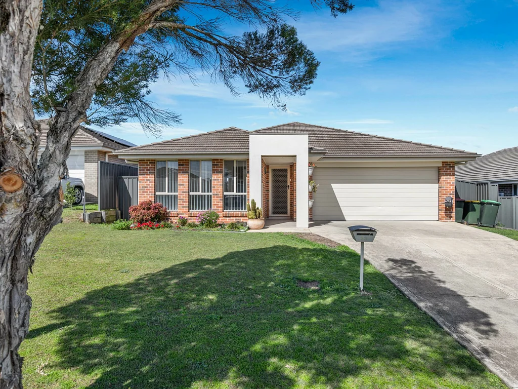 Cliftleigh 4Kwarto Spacious Family Living in a Convenient Cliftleigh Location