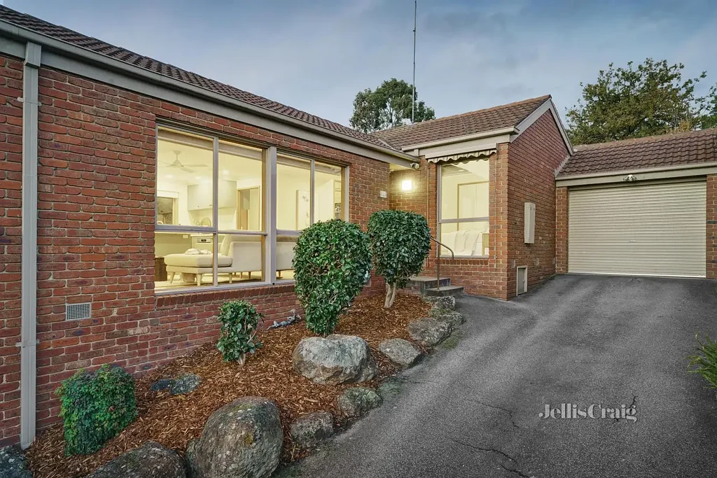 Lower Plenty 3chambre Single Level Sanctuary with a North Facing Rear Yard