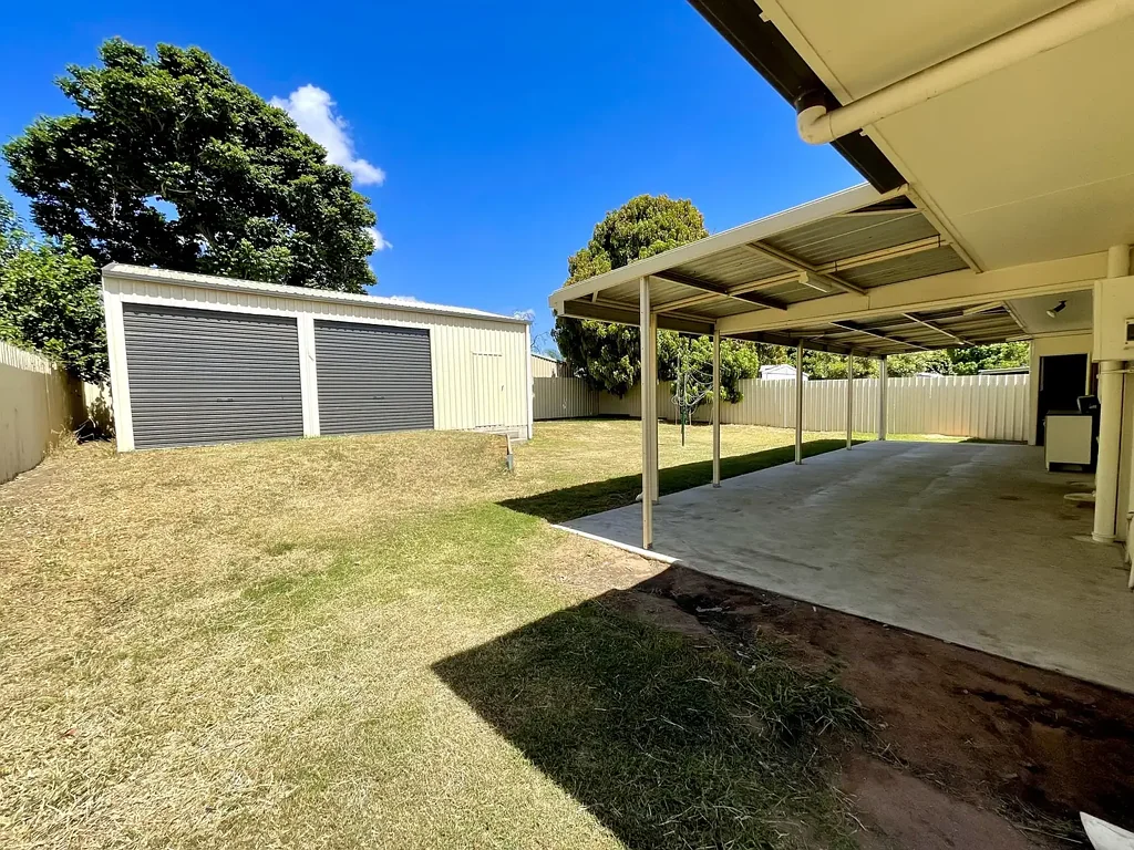 MODERN KITCHEN & BATHROOM, LARGE ENTERTAINING AREA & HUGE SHED!