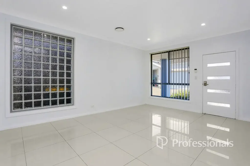 Riverstone 4房 宽敞错层式家庭住宅，现代升级 Spacious Split-Level Family Living with Modern Updates