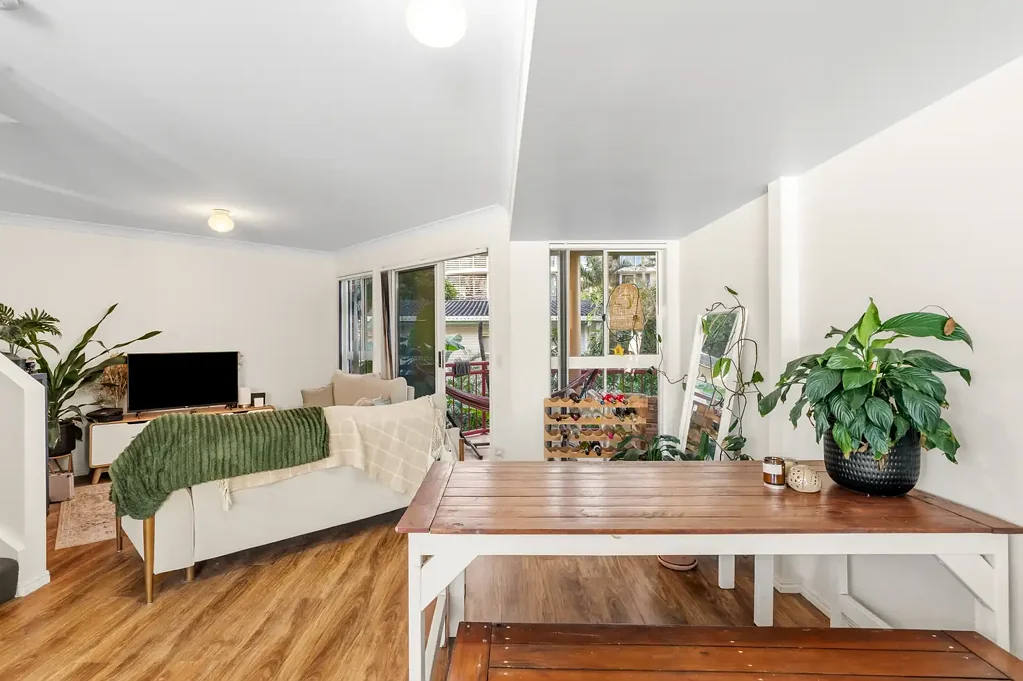 Palm Beach 3Moenga Three Levels of Considered Living, One Street from the Pacific