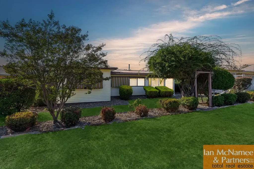 Queanbeyan 5房  Dual Occupancy Opportunity !