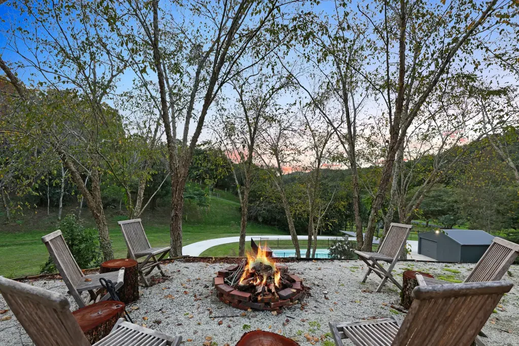 Tallebudgera 6 Slaapkamer Dual Living Done Right – Two Charming Homes Amid a Peaceful Acreage Paradise