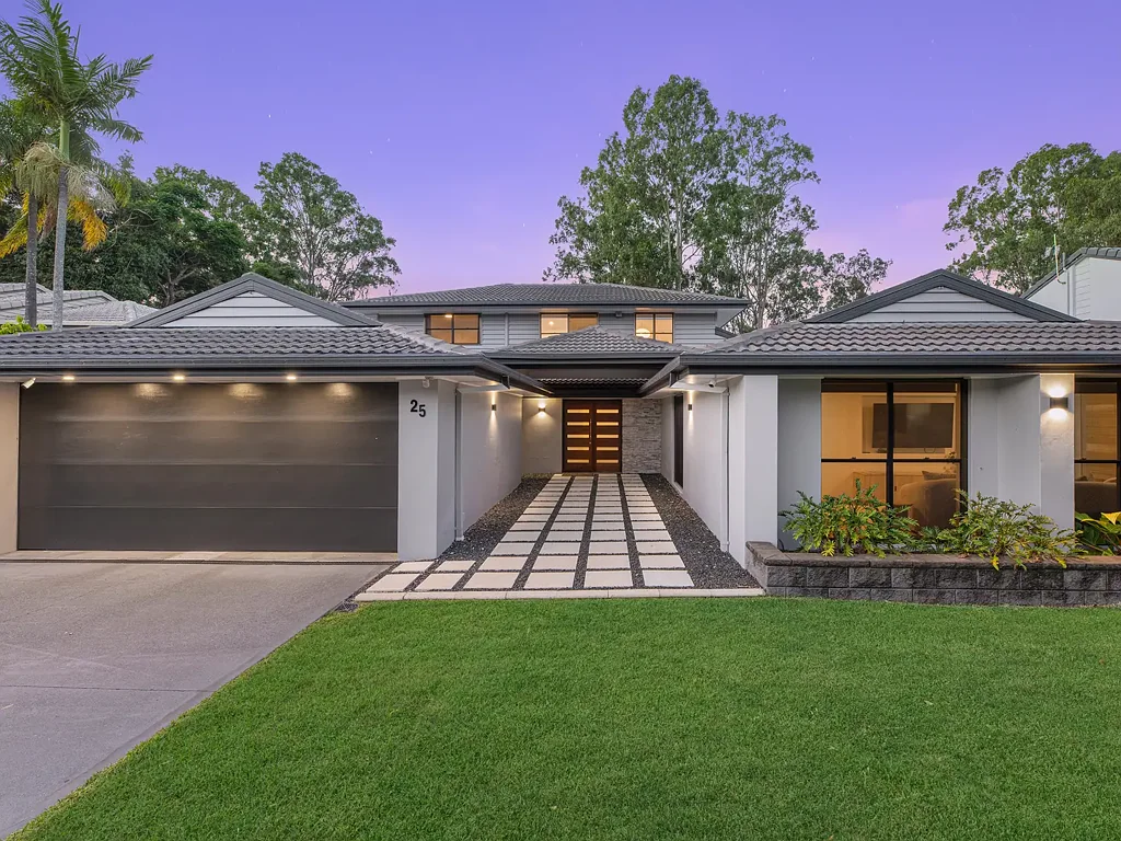Unfurnished - Stunning Waterfront Family Home with Pool & Ducted Air Conditioning