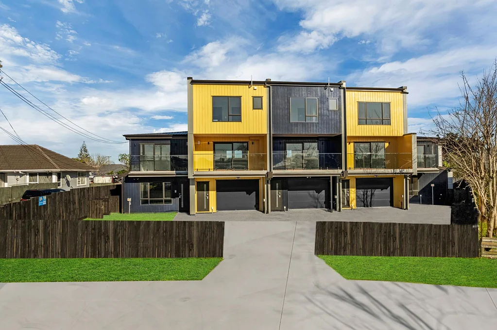Manurewa 2房  Modern Two Bedroom Freehold Townhouse with Eastern Balcony