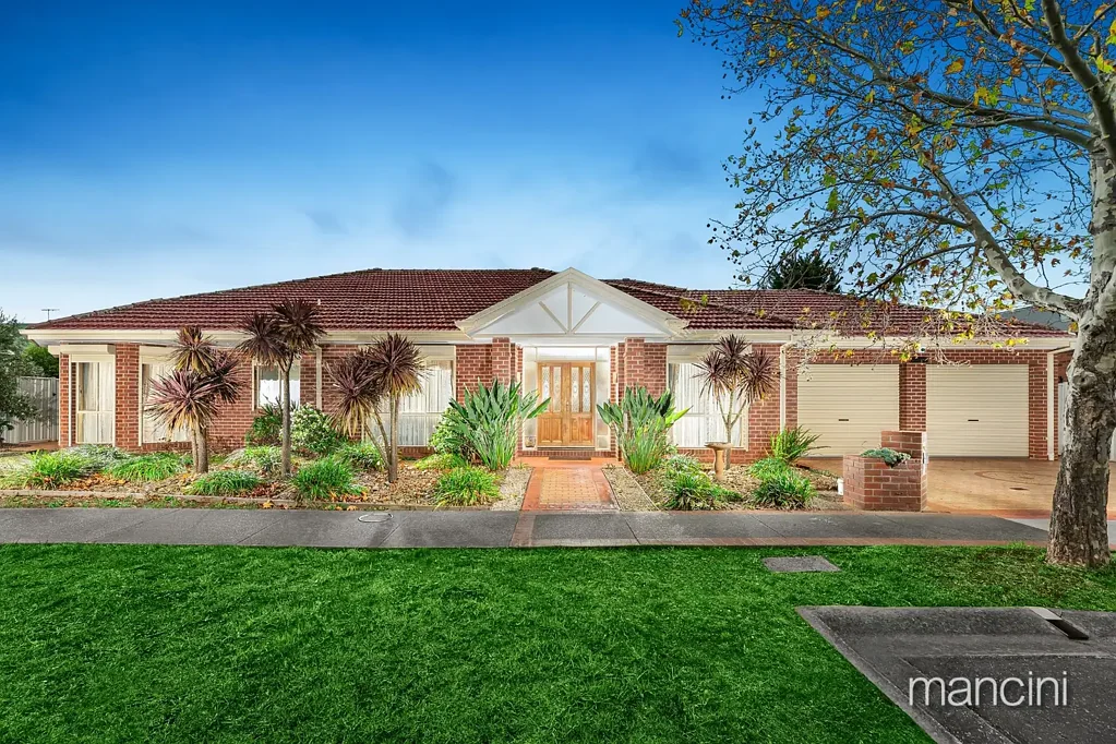 Caroline Springs 5Phòng ngủ Masterfully crafted Family Retreat on 1,024m² – Alfresco Entertaining, Private Studio & Court-Side Serenity