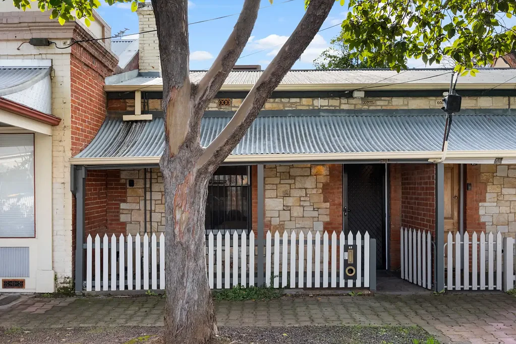 *FULLY FURNISHED* Charming Character Renovated Cottage