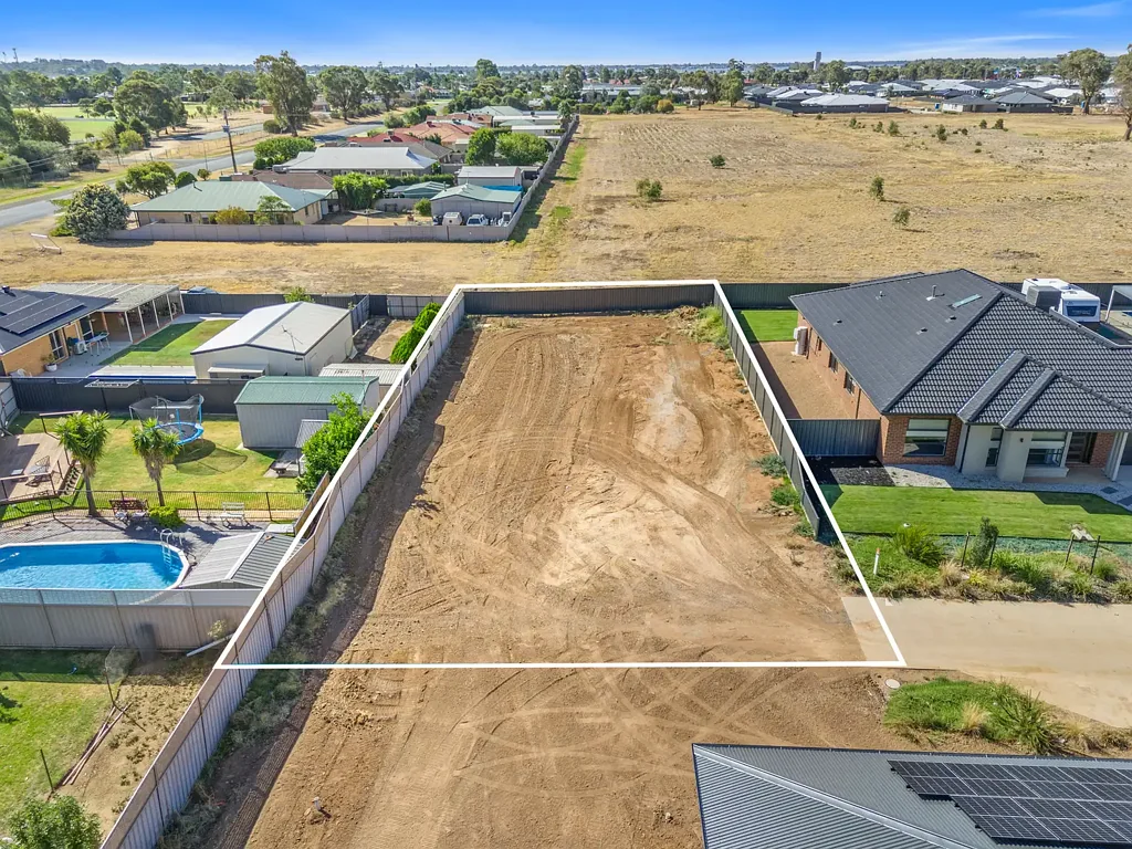 Yarrawonga Privately positioned & ready to build on!